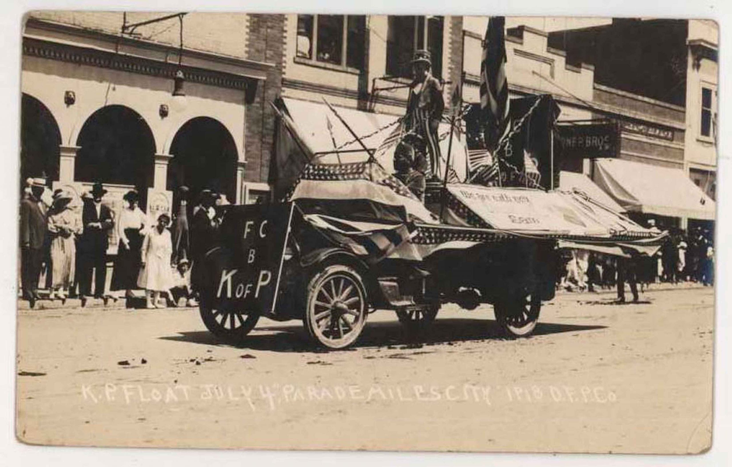 Parade-1918-scaled